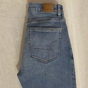 Fitting American eagle mom jeans